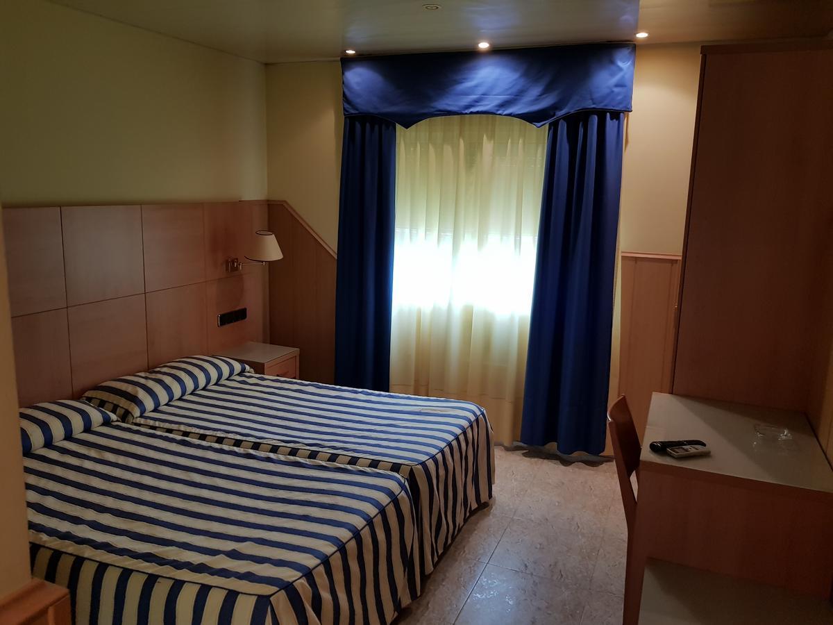 Hostal Milenium Els Monjos Экстерьер фото